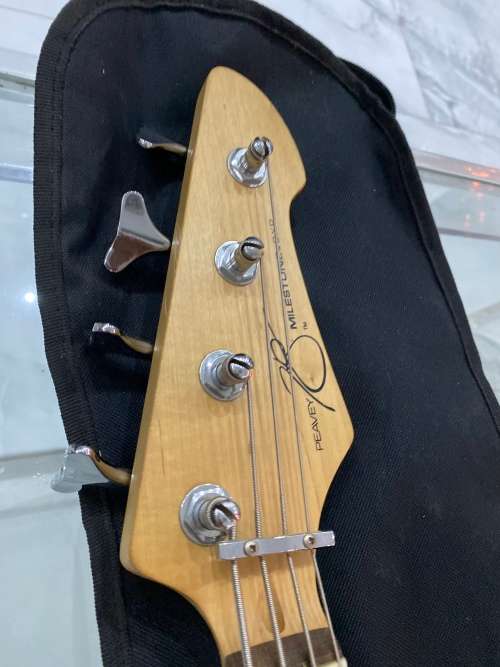 Working Peavey Milestones bxp electrical guitar made in the USA with bag and accessories !!!!