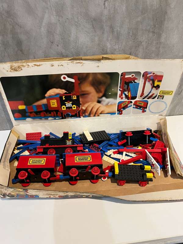 RARE VINTAGE LEGO 181 TRAIN SET IN BOX AS SEEN ON PICTURES!!!