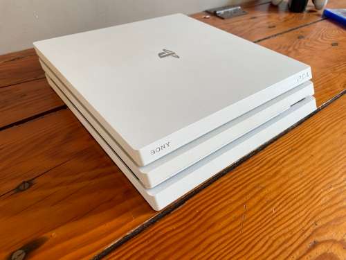 PS4 PRO 1TB Destiny 2 LIMITED Edition Console (WHITE) + Accessories