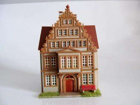 H0/00 5 Level Town Office Building