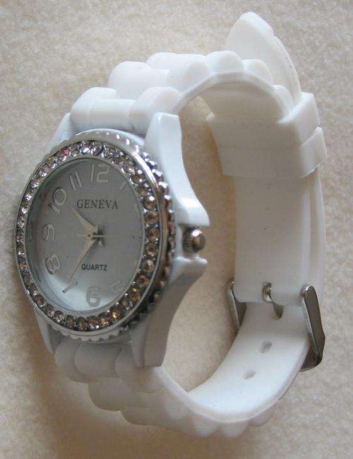 ***Beautiful Crystal, Rhinestone Watch in WHITE***