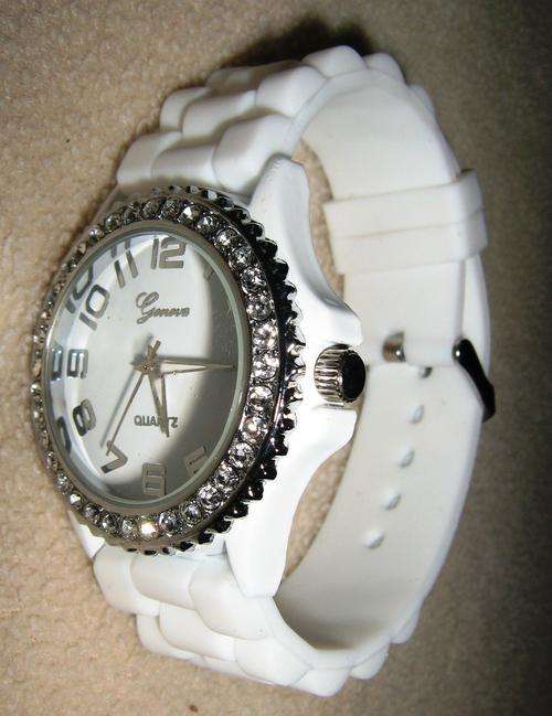 ***NEW SIZE !!! Beautiful Crystal, Rhinestone Watch in WHITE***