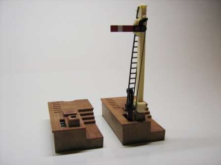 H0/00 Single Signal & spare platform