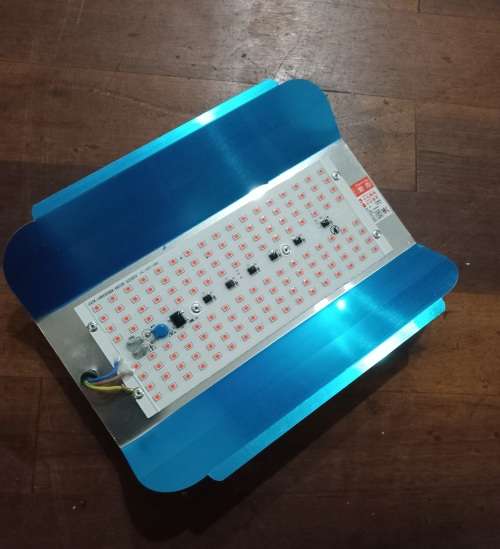 100W Grow Light Full spectrum LEDs for Indoor Plants and Flowers.