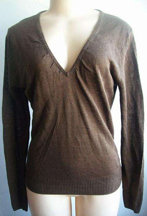 Designer Quality V Neck Knit Top. To fit sizes 36 and 38 (Reduced)
