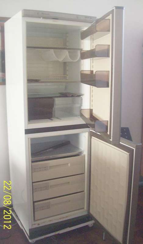 2 Door Bauknecht Fridge