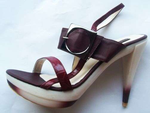 Elegant Pair of High Heel Shoes.. Size 7