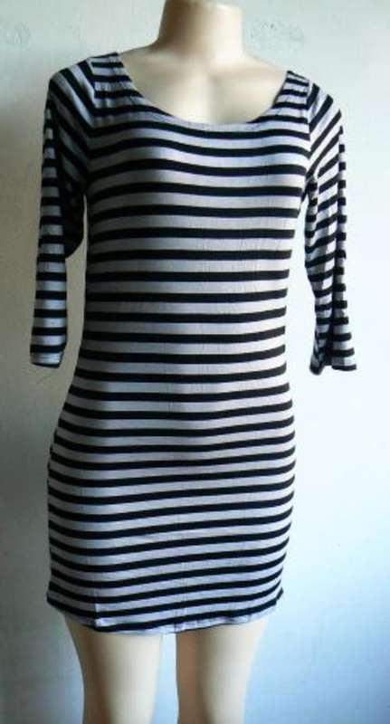 Lovely Striped Short Dress. Size 32 - 34