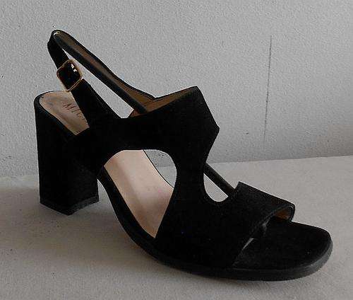 Michelle Designer Shoes. Size 4