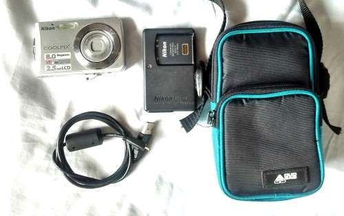 Nikon Coolpix S210 8MP Digital Camera with 3x Optical Zoom (Brushed Silver)