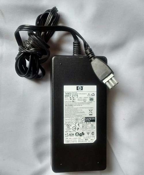 HP Hewlett Packard AC Power Adapter 0957-2175. Grey Tip