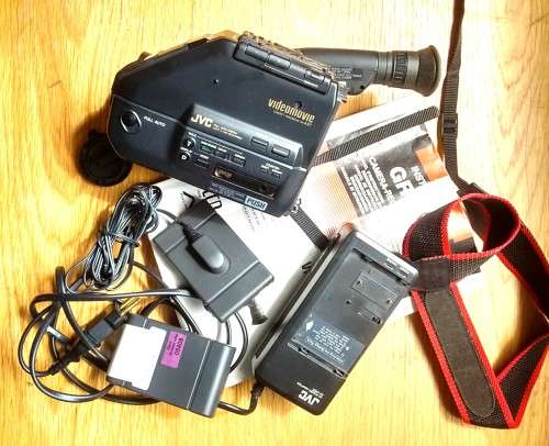 JVC GR-AX7 Camera-Reorder/Player Video-Movie Compact VHS With Accessories