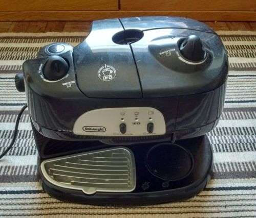 DeLonghi Coffee Machine. Expresso and Capuccino. Comes as in Photo