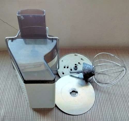 Kenwood High Speed Slicer and Shredder. Plus Bowl beater Neat Working Condition
