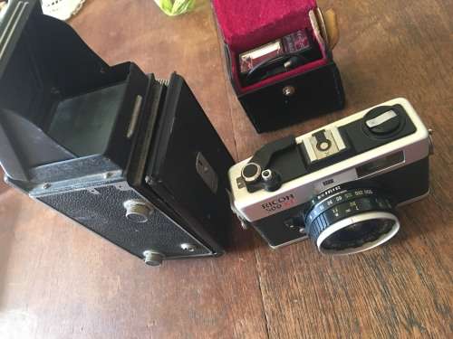Old cameras Yashica Ricoh olympus flash