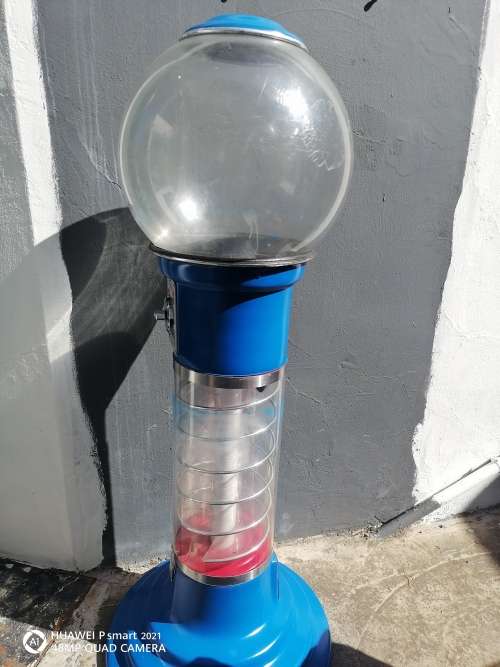Large Gumball Machine -  Real money maker- R2 coin operated - Excellent Condition- Read Desceiption