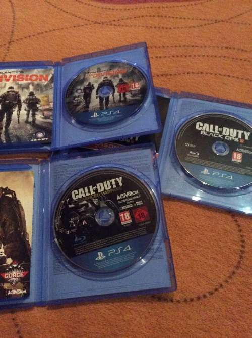 Ps4 War gaming bundle(Division,Call off Duty)