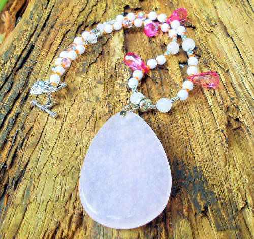 ROSE QUARTZ NECKLACE