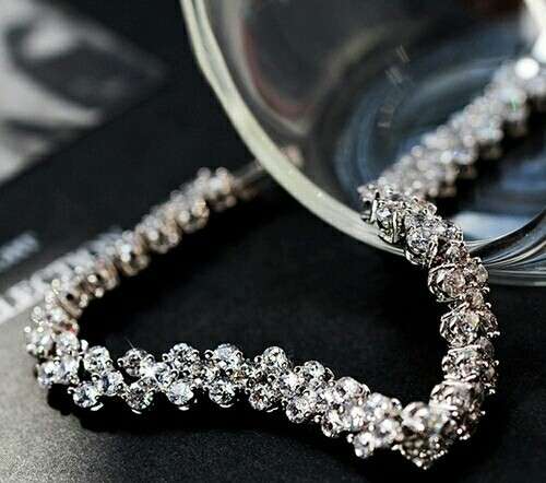 Stunning Classic Cubic zirconia bracelet AAA stones triple silver plated.. Free ship!!!!