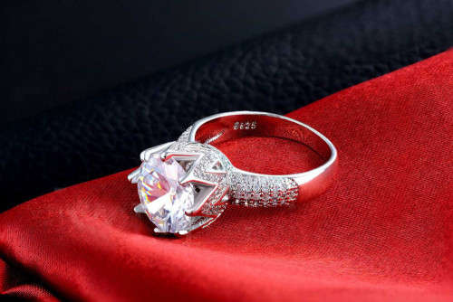 Stunning Swiss Stimulated Diamond Ring 925 stamped Designer Solitare....Size 7,8,9