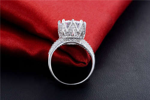 Stunning Swiss Stimulated Diamond Ring 925 stamped Designer Solitare....Size 7,8,9