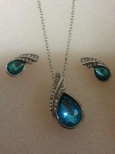CYSTRAL EARRING AND NECKLACE