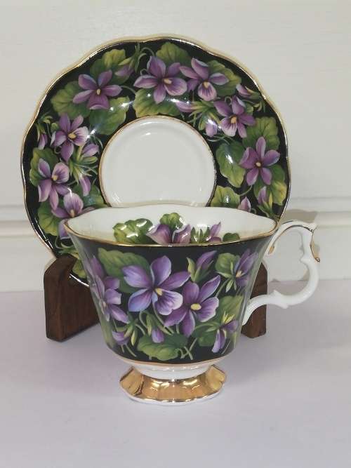 Royal Albert - Provincial Flowers - Purple Violet Duo