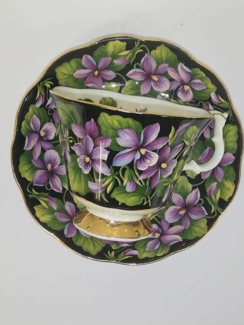 Royal Albert - Provincial Flowers - Purple Violet Duo