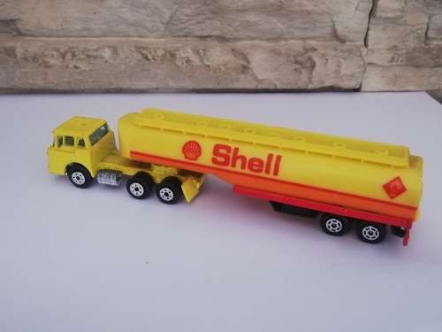 Yatming Shell Oil Tanker