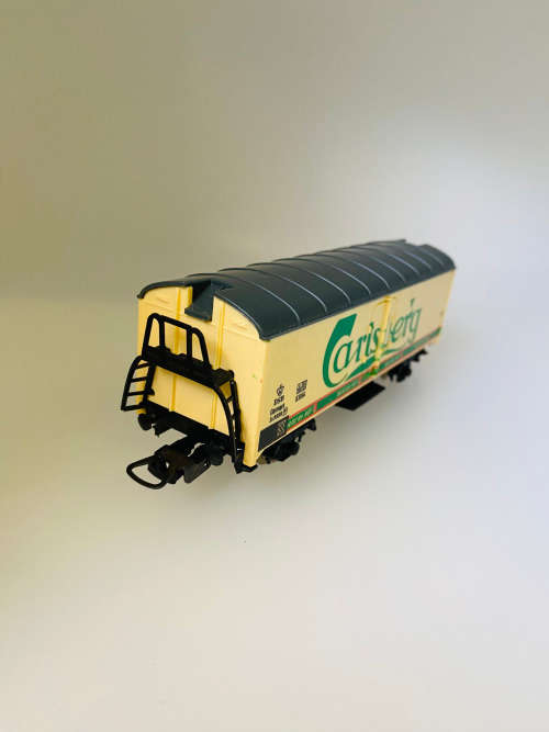 Lima 3109 HO Refrigerated Carlsberg Wagon Boxed