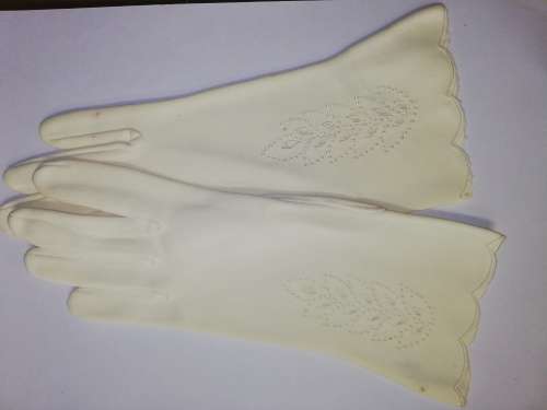 Ladies Vintage small white dress gloves