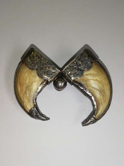 Victorian style Double Claw brooch set in silver mount