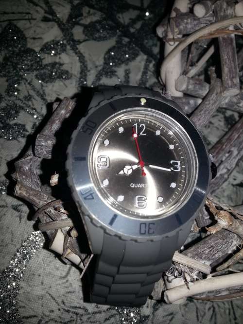 Classic Stylish Silicon Strap Unisex Sports Wrist Watch - "Grey"