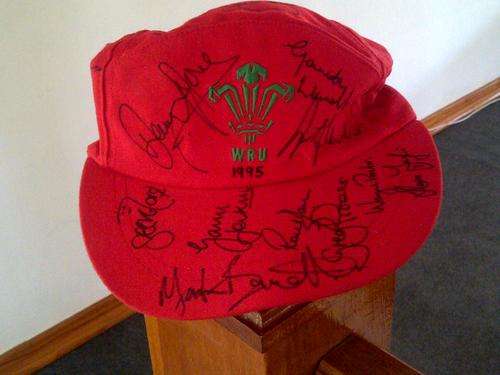 1995 RWC WALES CAP - Autograhed by 12 team members [See larger image]