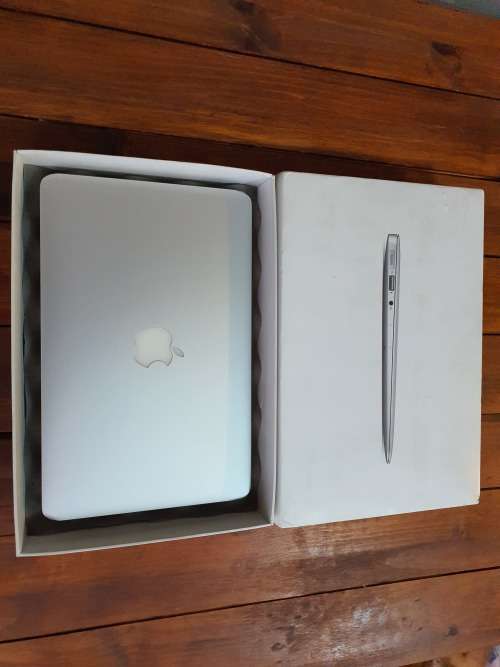 Apple Macbook Air 11-inch | Core i5 | 4GB RAM | 128GB Storage | Quick Delivery