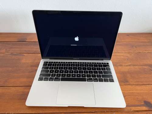 13-inch MacBook Air (Retina, 2018, 128GB SSD, 8GB RAM) Quick Delivery