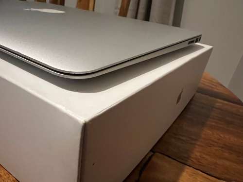 *PRODUCTIVITY MONSTER* Apple Macbook Air | 13-Inch | Core i5 | 256GB SSD | 4GB RAM | Quick Delivery