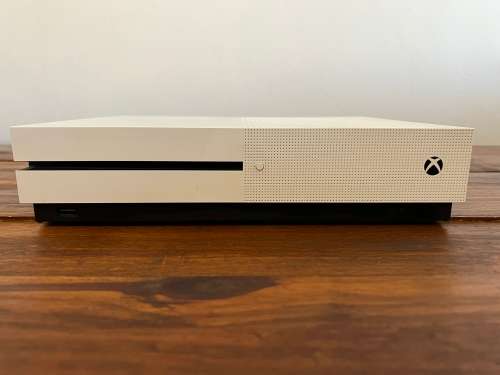 [4K GAMING] Microsoft Xbox One S Console | 500GB Storage | 1x Controller | Games