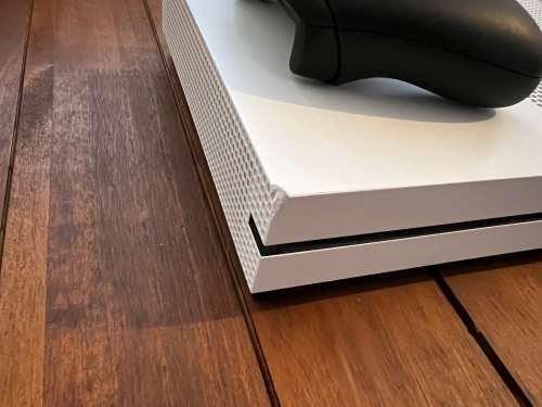 [4K UHD] MICROSOFT XBOX ONE S | 1TB | 1x SERIES CONTROLLER | ONLY R99 FOR DELIVERY!