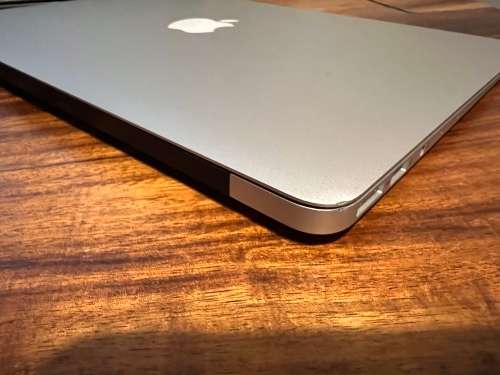 Apple Macbook Air | 13-Inch | Core i5 | 128GB SSD | 4GB RAM | Quick Delivery
