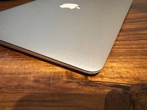 Apple Macbook Air | 13-Inch | Core i5 | 128GB SSD | 4GB RAM | Quick Delivery