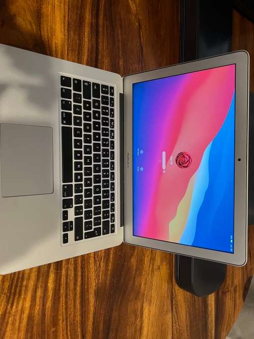 Apple Macbook Air | 13-Inch | Core i5 | 128GB SSD | 4GB RAM | Quick Delivery
