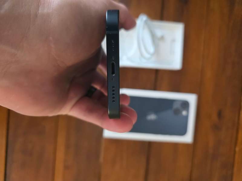 Apple iPhone 13