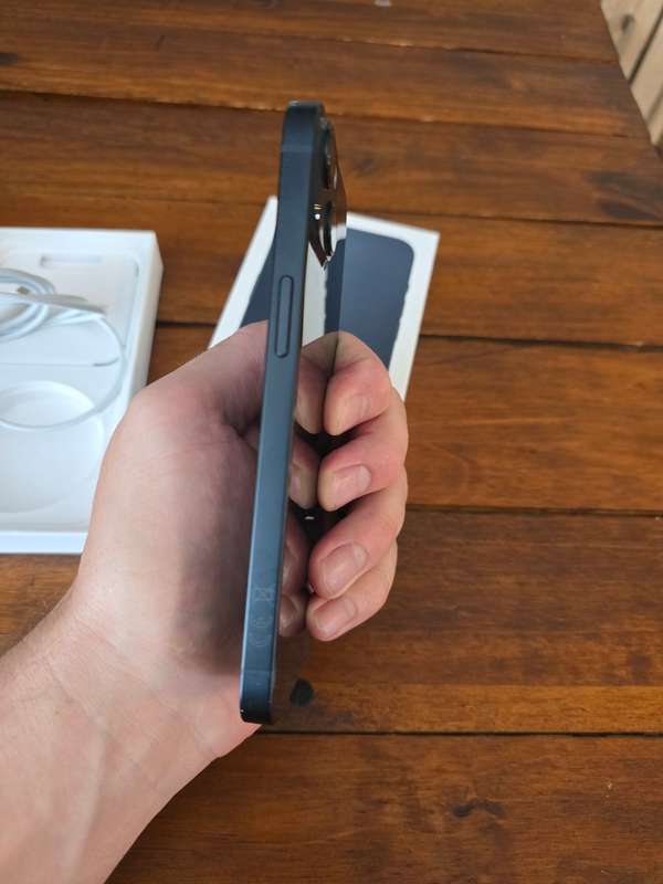 Apple iPhone 13