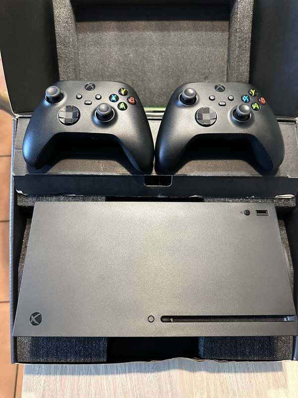 Microsoft Xbox Series X | 1TB | 2x Controllers | R30 Delivery