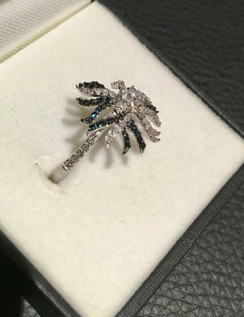 BLUE / WHITE 0.500ct DIAMOND RING / WHITE GOLD with CERTIFICATE