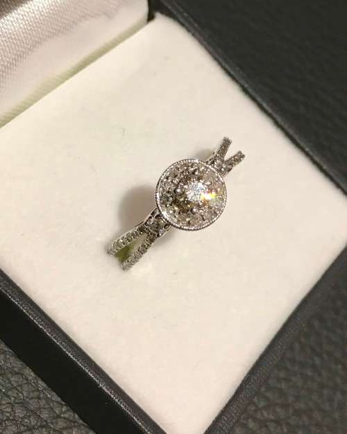EYE CLEAN DIAMOND RING / WHITE GOLD - with CERTIFICATE