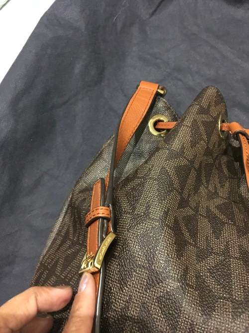 Michael Kors Jules Large Signature Brown Drawstring Shoulder Handbag -100% Authentic / Free Delivery