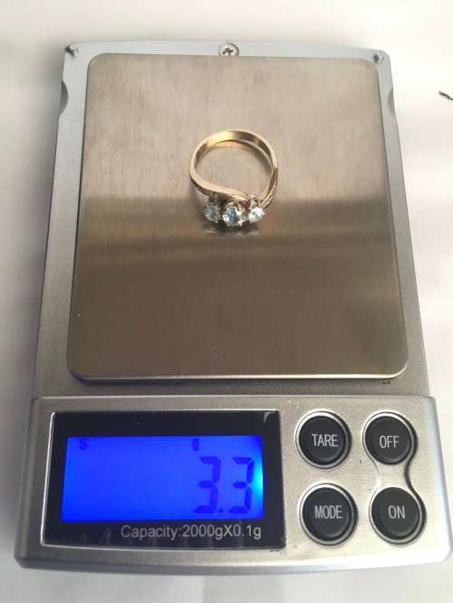 VINTAGE 14Kt YELLOW GOLD BLUE TOPAZ & DIAMOND RING