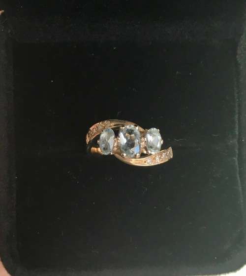 VINTAGE 14Kt YELLOW GOLD BLUE TOPAZ & DIAMOND RING